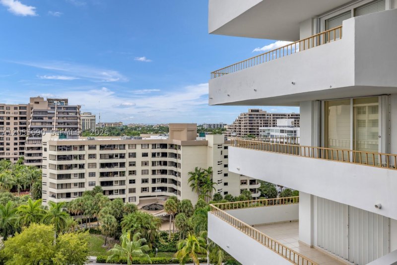 Apartment for rent at Commodore Club West 1111