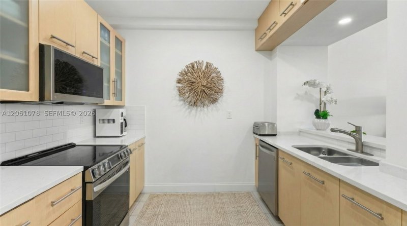 Apartment for rent at Key Colony III Emerald Bay 127