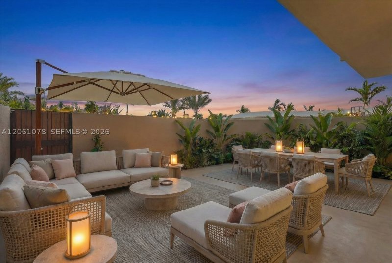 Apartment for rent at Key Colony III Emerald Bay 127