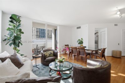 Comprar apartamento no Courvoisier Courts 610