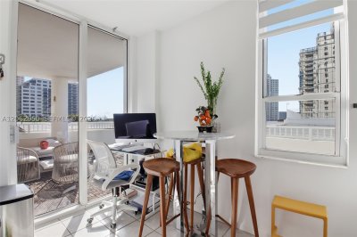Comprar apartamento no Courvoisier Courts 610