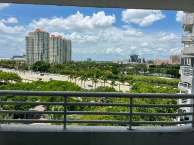 Comprar apartamento en Parc Central Aventura 803