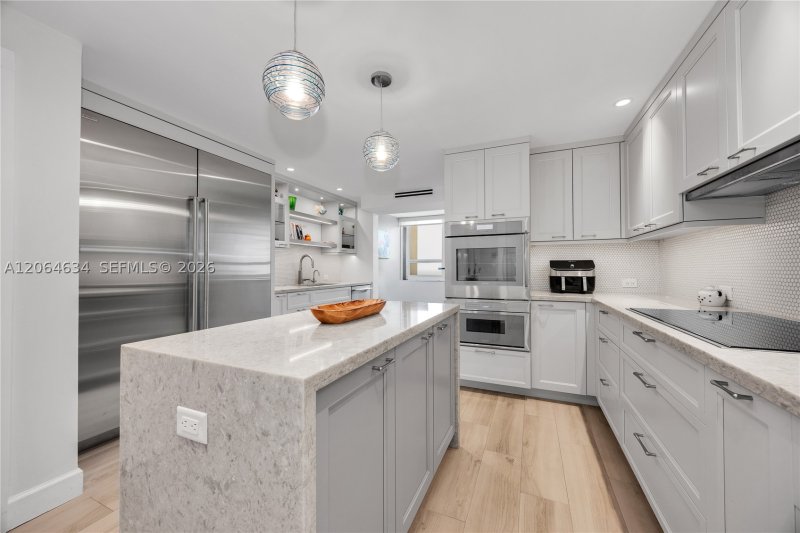 Comprar apartamento en Grove Isles Tower III C1402