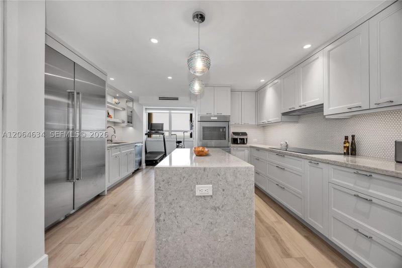 Comprar apartamento en Grove Isles Tower III C1402