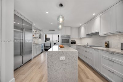 Comprar apartamento en Grove Isles Tower III C1402