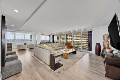 Comprar apartamento en Grove Isles Tower III C1402