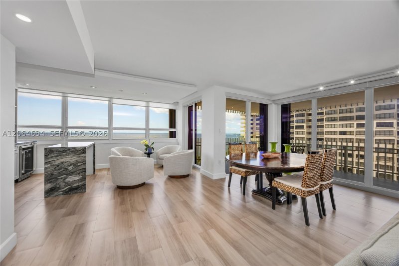 Comprar apartamento en Grove Isles Tower III C1402