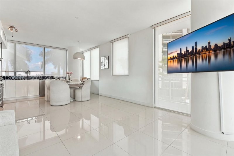 Comprar apartamento no Mint at Riverfront 1210