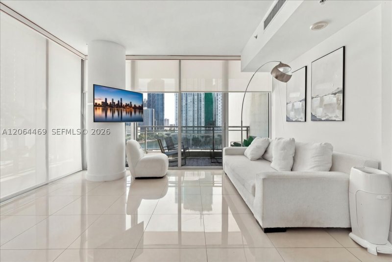 Comprar apartamento no Mint at Riverfront 1210