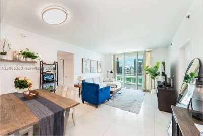 Comprar apartamento en The Plaza Tower I 3904