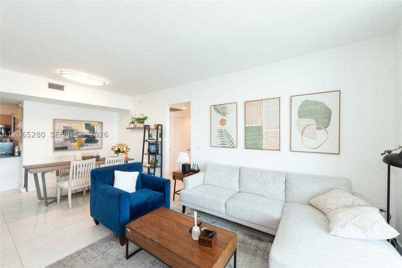 Condo for sale at The Plaza Tower I 3904
