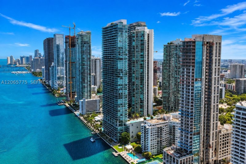 Comprar apartamento en One Paraiso 306