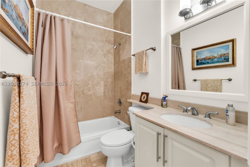 Condo for sale at Ponce Tower 624