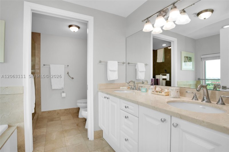 Apartment for rent at Ritz Carlton Coconut Grove 1904