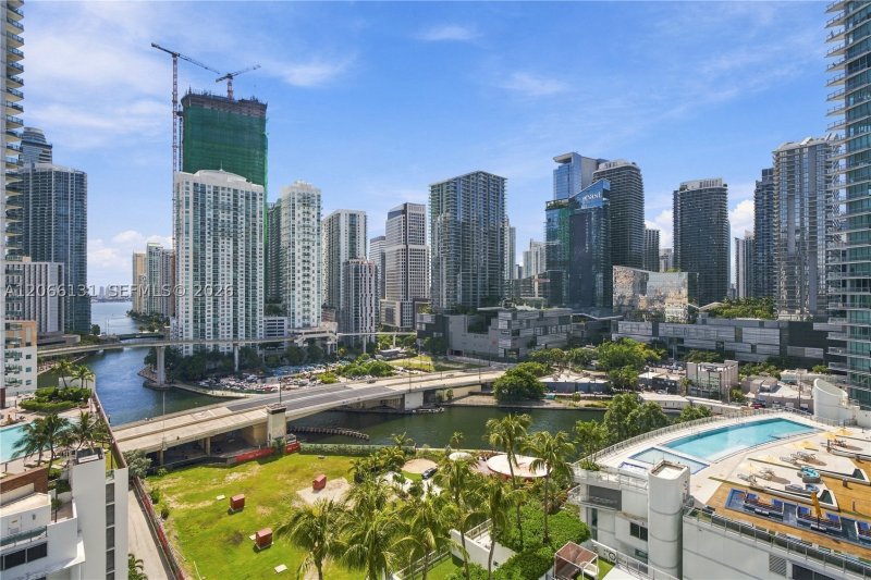 Condo for sale at The Ivy 1801