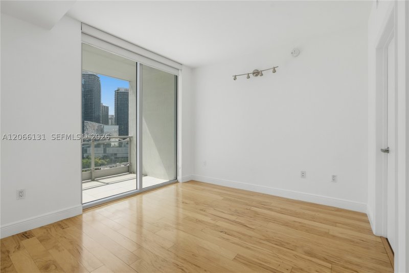Condo for sale at The Ivy 1801