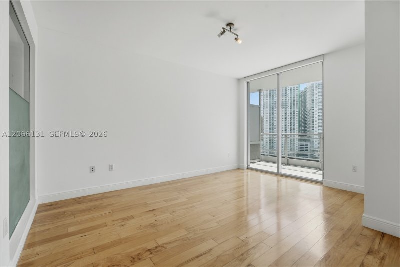 Condo for sale at The Ivy 1801
