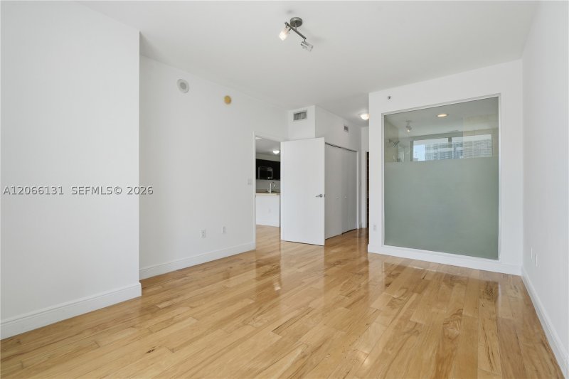 Condo for sale at The Ivy 1801