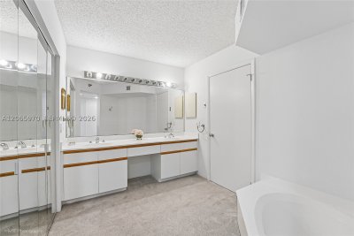 Comprar apartamento en Mystic Pointe 600 412