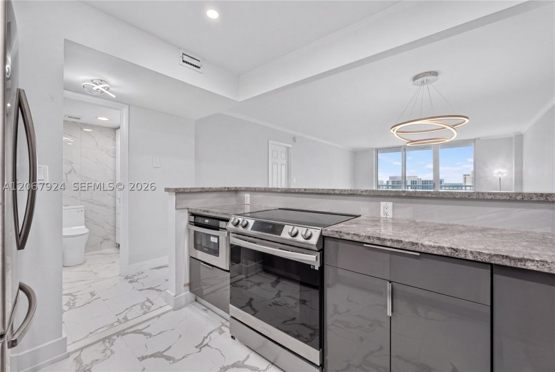 Condo for sale at Hallmark of Hollywood 802