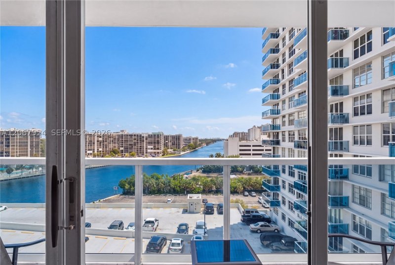 Condo for sale at Hallmark of Hollywood 802