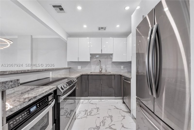 Condo for sale at Hallmark of Hollywood 802