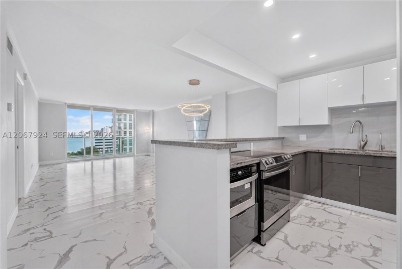 Condo for sale at Hallmark of Hollywood 802
