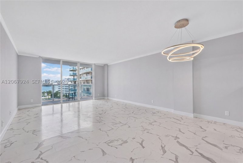 Condo for sale at Hallmark of Hollywood 802