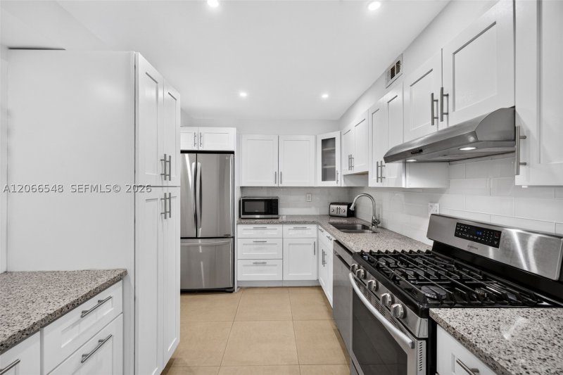 Condo for sale at Parker Plaza Estates 1218