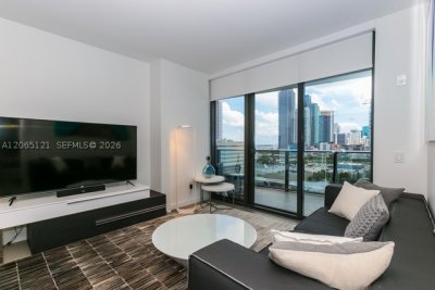 Canvas Apt #1009