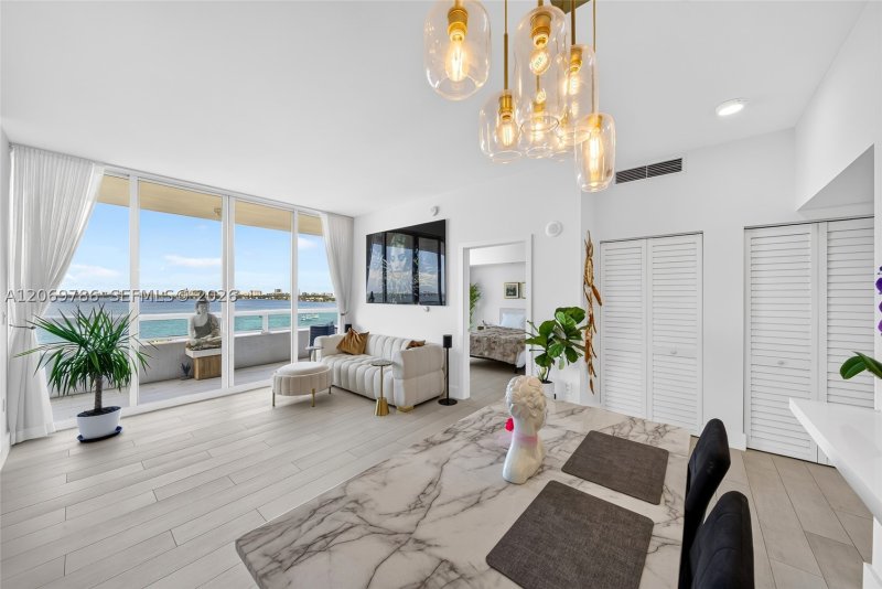 Condo for sale at 1800 Club 809