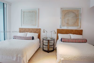 Aluguel de apartamento no Trump Tower Three 2303