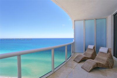 Aluguel de apartamento no Trump Tower Three 2303
