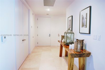 Aluguel de apartamento no Trump Tower Three 2303