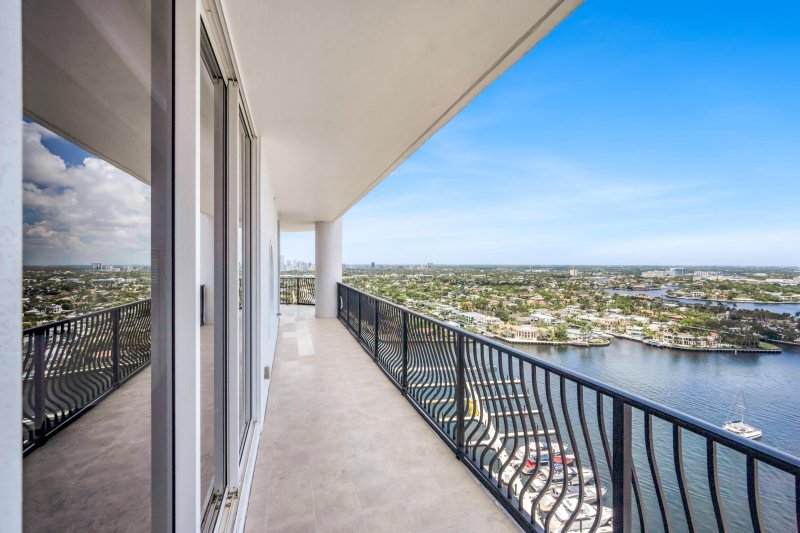 Condo for sale at Jackson Tower 2705D