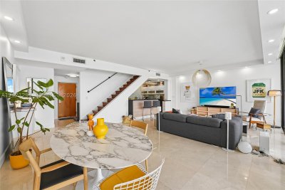 Comprar apartamento no 1000 Venetian Way 1108