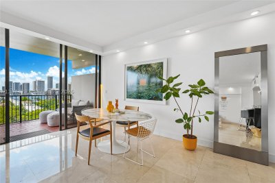 Comprar apartamento no 1000 Venetian Way 1108