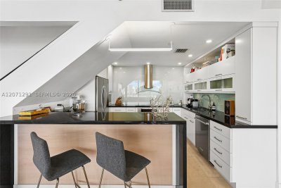Comprar apartamento no 1000 Venetian Way 1108