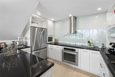 Comprar apartamento no 1000 Venetian Way 1108