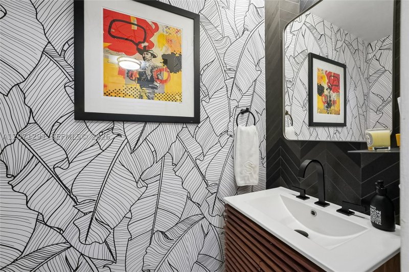 Condo for sale at 1000 Venetian Way 1108
