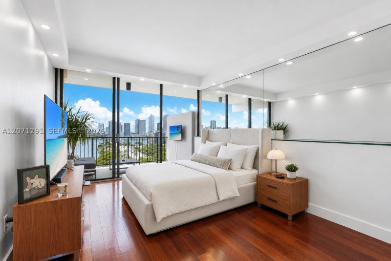Condo for sale at 1000 Venetian Way 1108