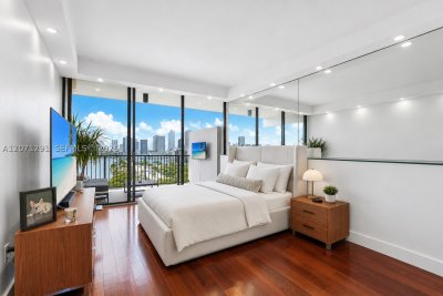Comprar apartamento no 1000 Venetian Way 1108