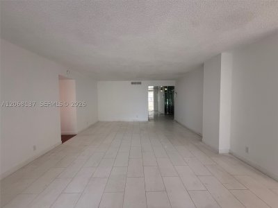 Aluguel de apartamento no La Mer Estates 1206