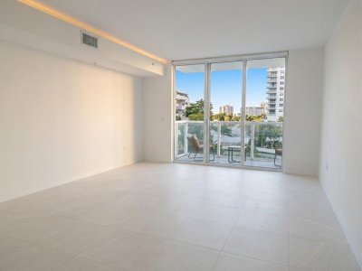 Comprar apartamento no Brickell on the River North 202