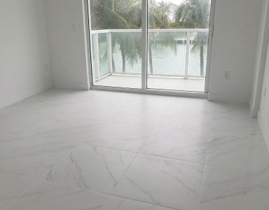 Comprar apartamento no Brickell on the River North 202
