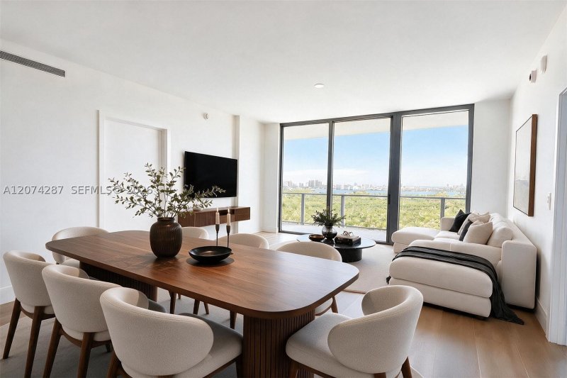 Condo for sale at One Park Tower by Turnberry 1503