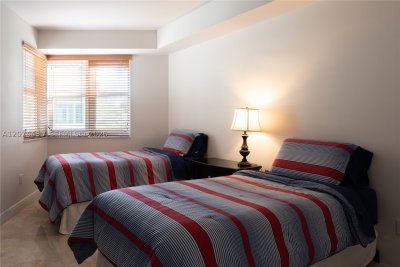 Comprar apartamento no Turnberry Village 307