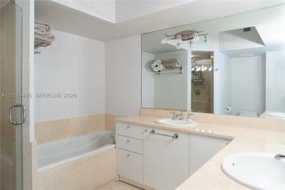 Comprar apartamento no Turnberry Village 307