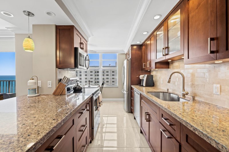 Condo for sale at Plaza South 14K