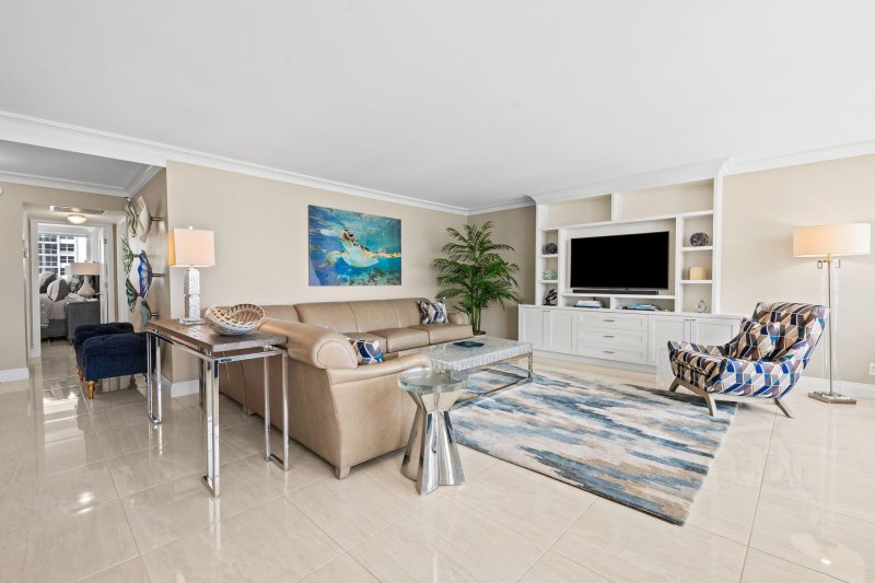 Condo for sale at Plaza South 14K